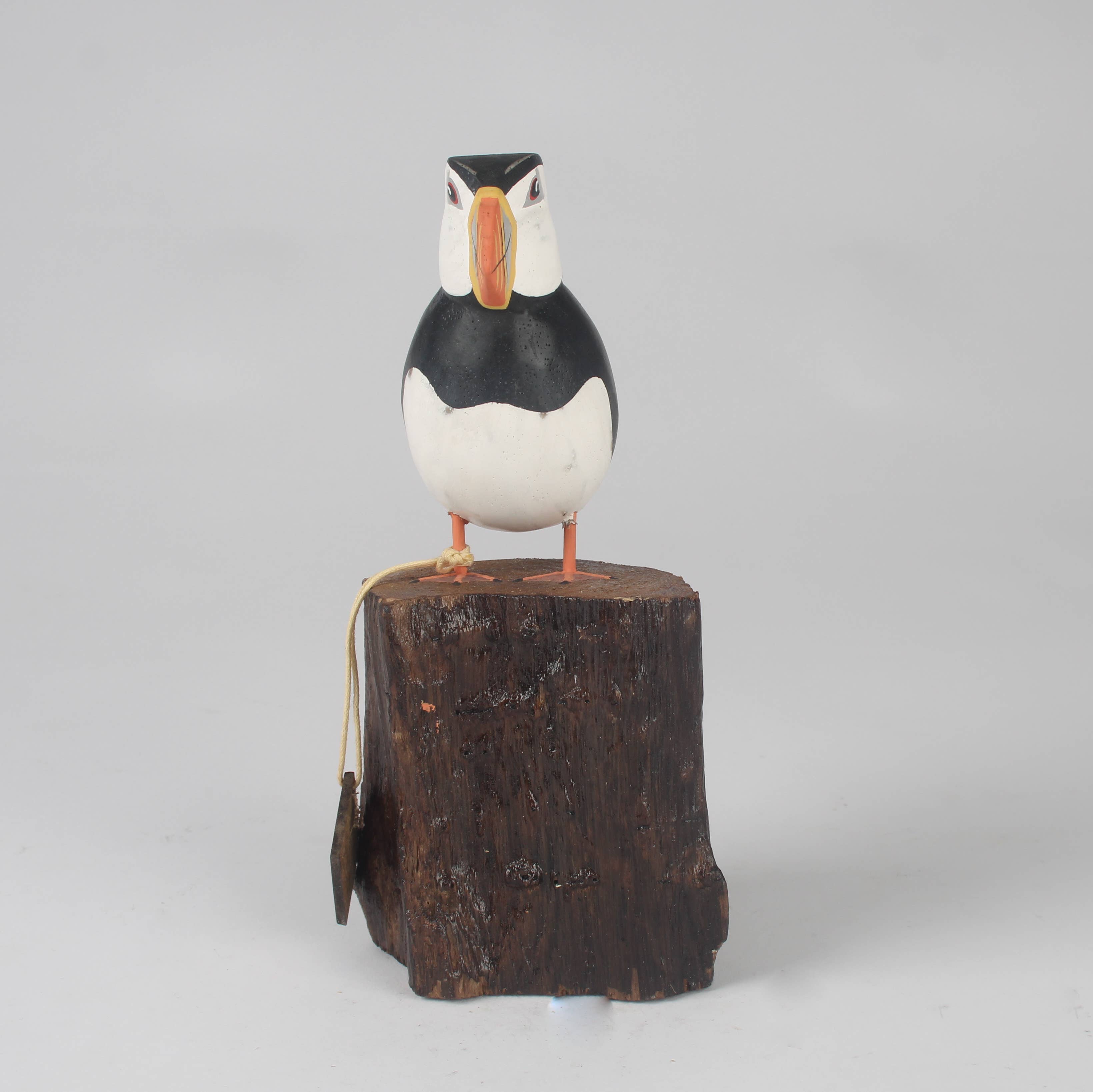 Originals International Ltd – wholesale Decorative figurine – Hand Carved Small Puffin on Block by Archipelago2