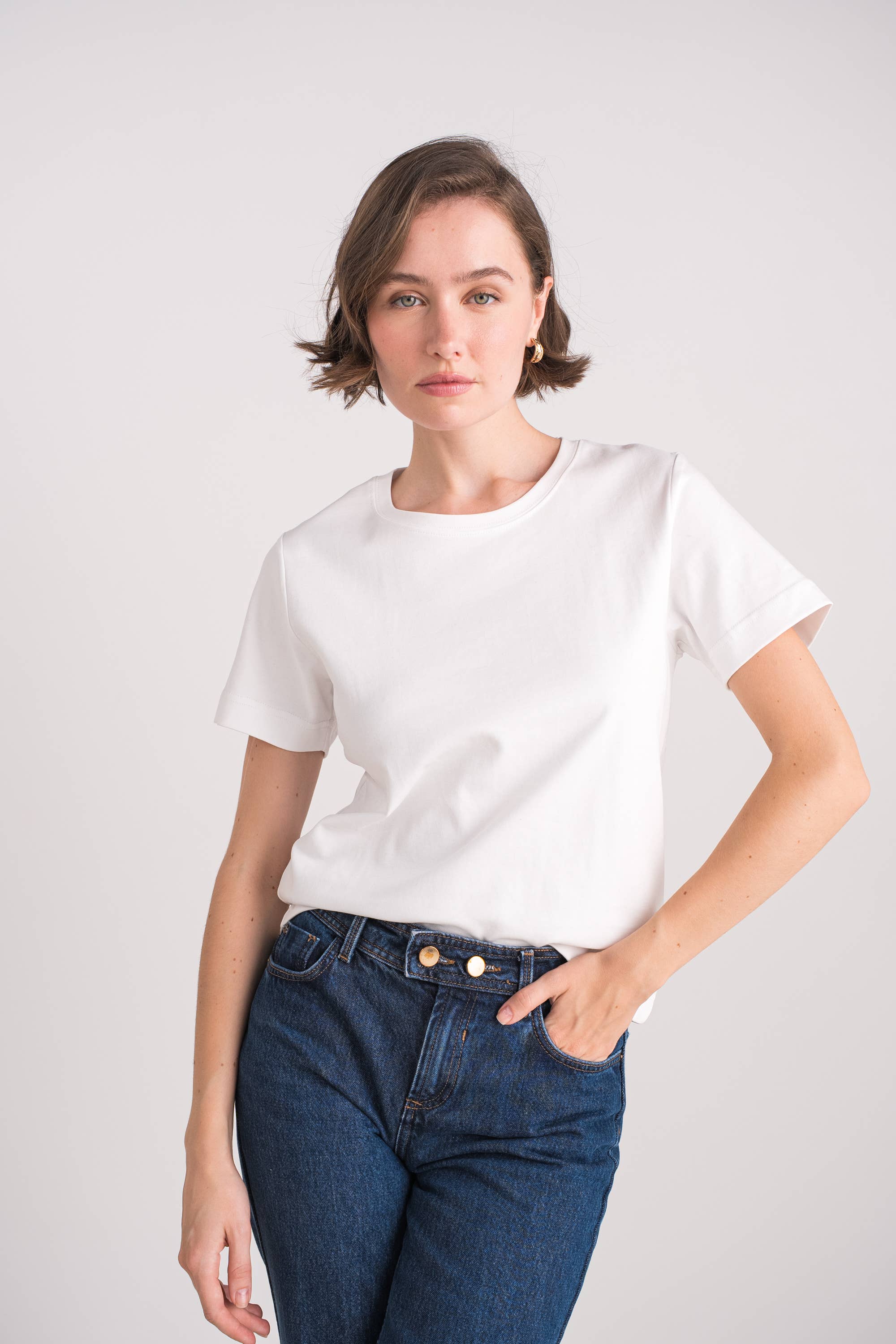 jw.atelier - Wholesale T-Shirt - Women's - 100% premium cotton short-sleeve T-shirt2