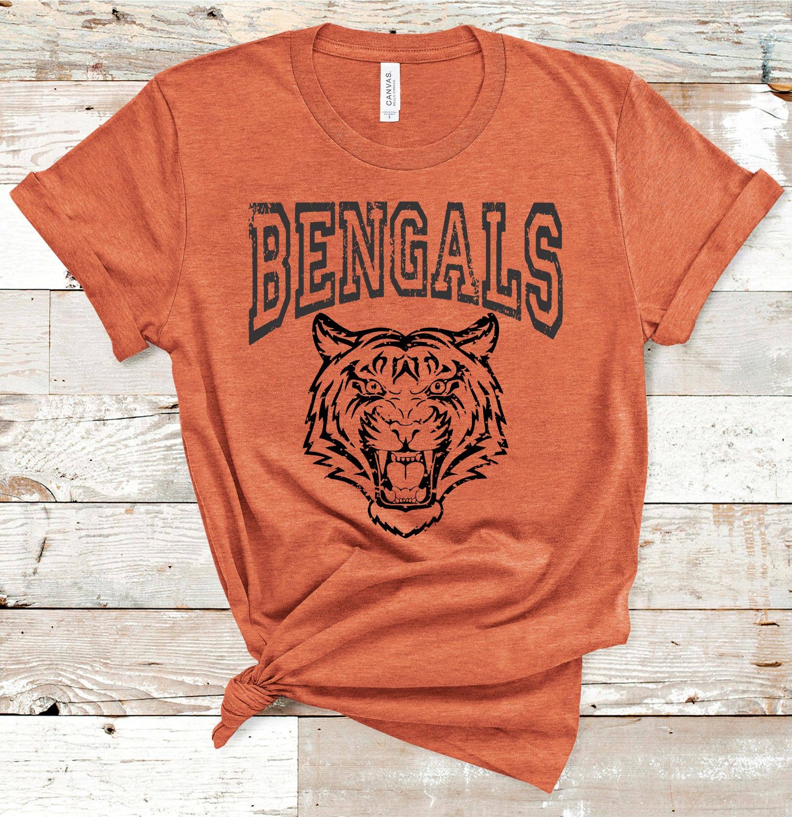 American Threadz Apparel – Großhandel T-Shirt mit Siebdruck – Damen – Benutzerdefinierte Maskottchen-T-Shirt1