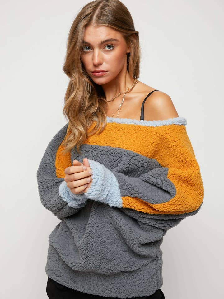 Davi & Dani – wholesale Sweatshirt – Women's – PLUS COLOR BLOCKED OFF SHOULDER SWEATSHIRT3