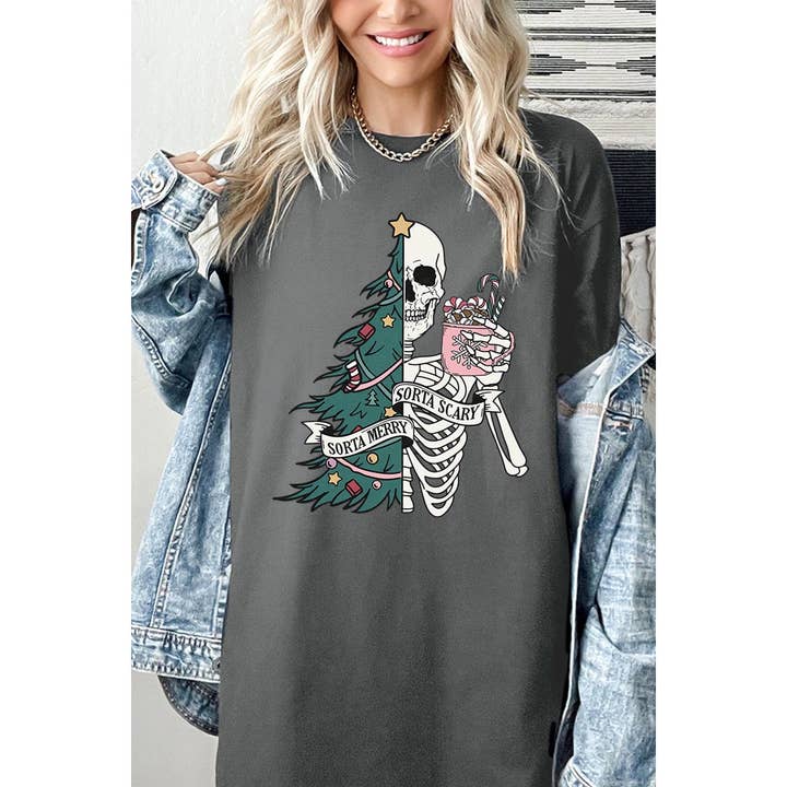 COLORBEAR – Großhandel T-Shirt (Grafikdruck) – Damen – IRGENDWIE FRÖHLICH, IRGENDWIE GRUSELIG, WEIHNACHTEN, SKELETT, SCHWERE BAUMWOLLE2