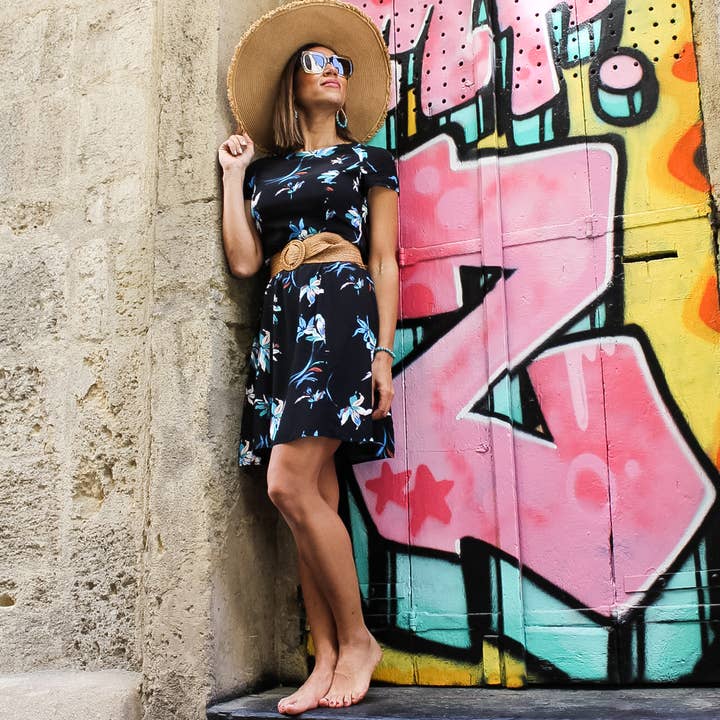 Pascale upcycled navy blomstret kjole for engroshandel hos MAGNETHIK