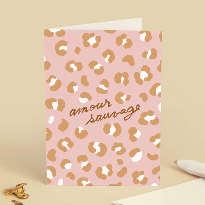 Hilsen kort - Leopard mønster "Vild kærlighed" Pink for engroshandel hos intemporalis