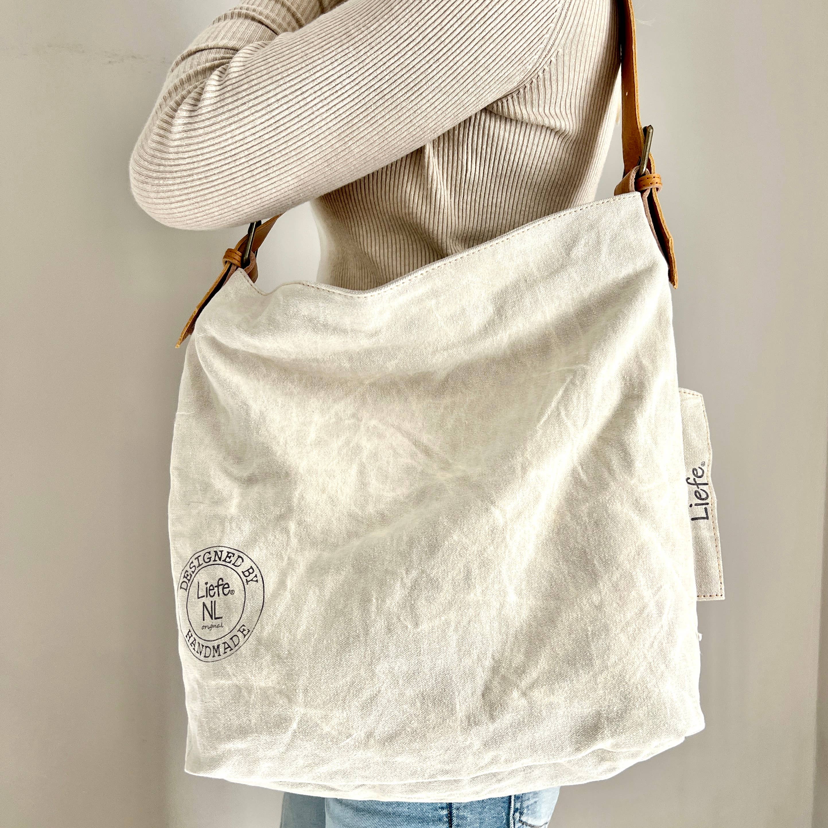 Liefe NL – Großhandel Schultertasche – Damen – BuckleBag Schultertasche aus recyceltem Canvas1