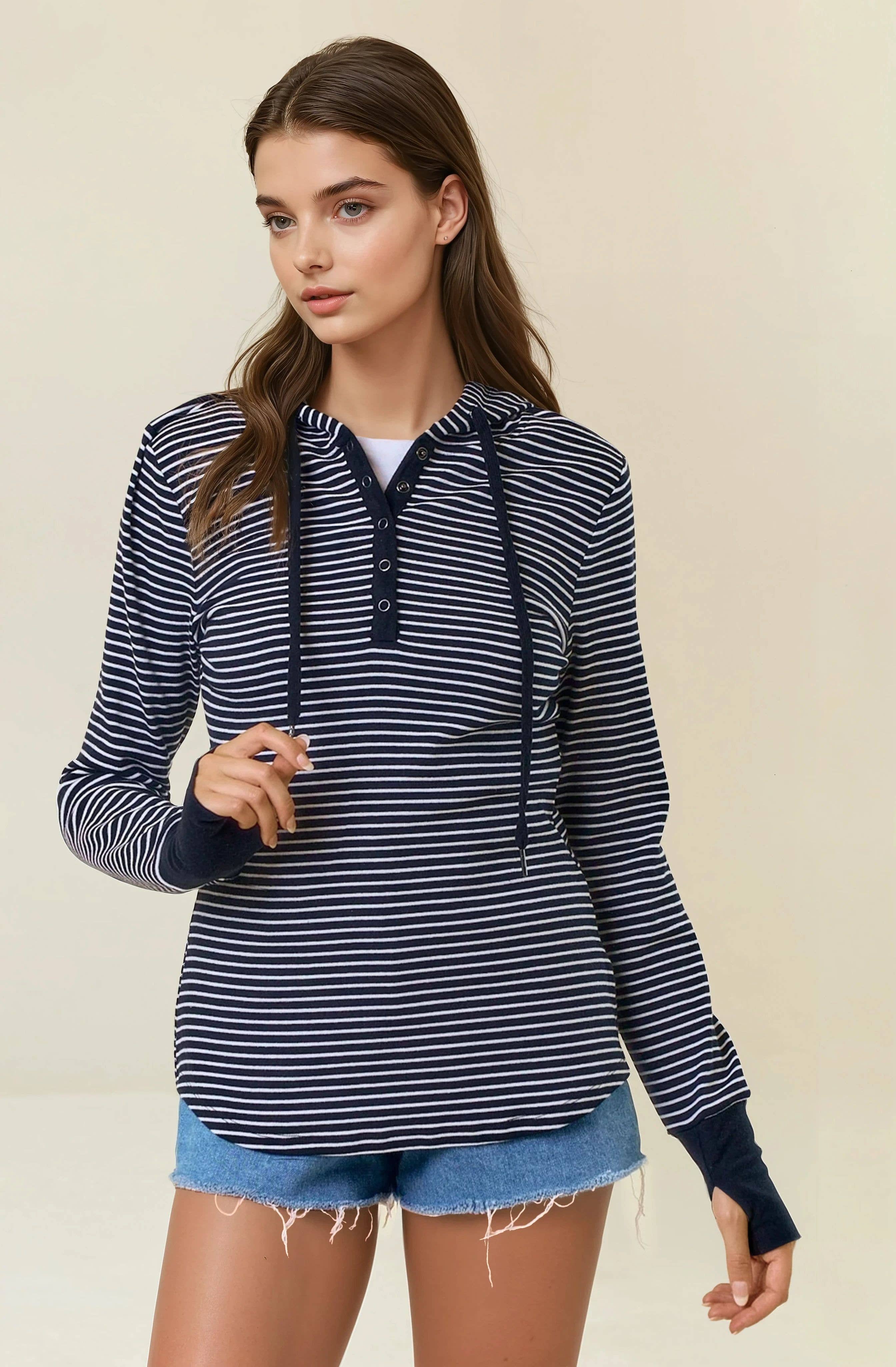 Doe and Rae – Engroshandel Hoodie – Kvinder – HENLEY RIBBET HÆTTE TOP - 43325T21