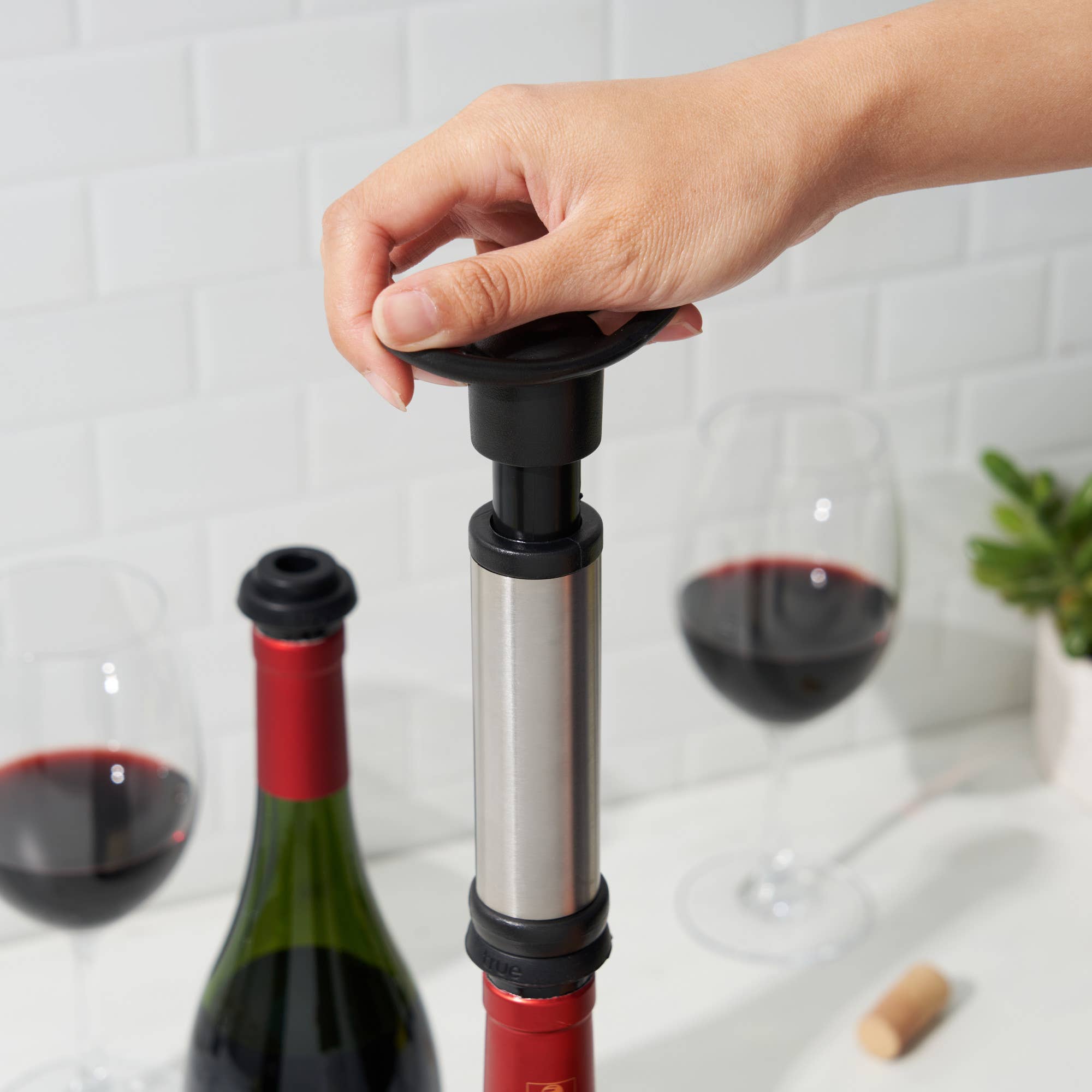 TRUE - Vente Bouchon de vin - Conservez le vin avec une pompe à vide et bouchons, ensemble de 3.3