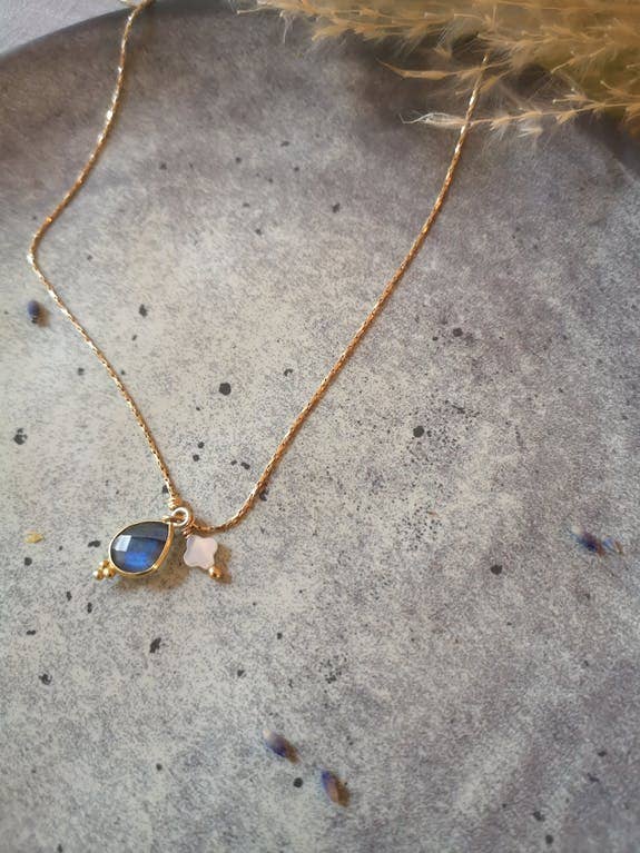 Collier or et pendentif labradorite et petite nacre pour la vente par Delfea Jewelry