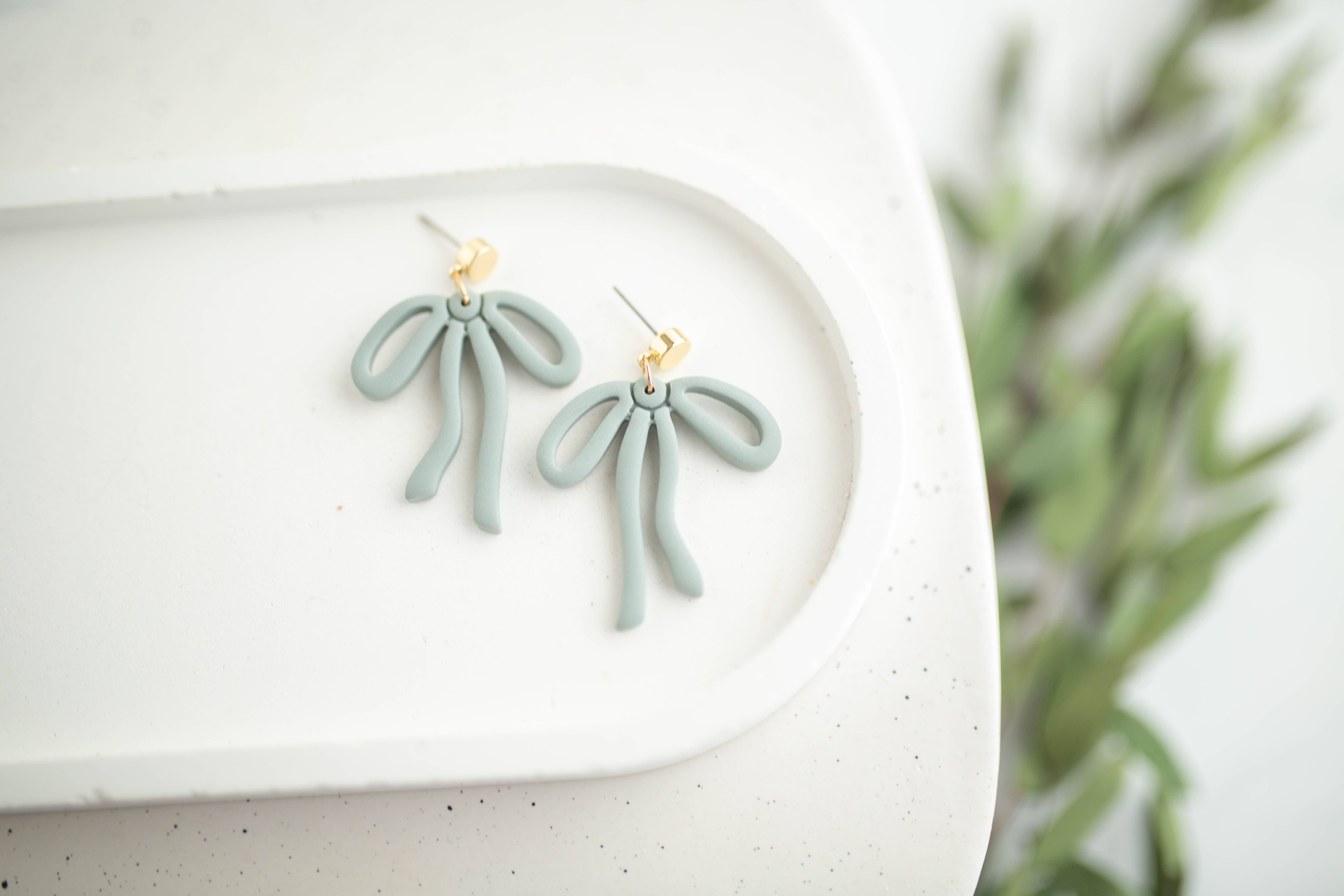 Hazel n Blue - Vente Boucles d'oreilles pendantes - Boucles d'oreilles en argile | Pendants nœud | Collection Terre+Ciel2