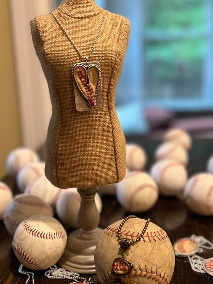 Vintage-Baseball-Halskette für den Großhandel von Constellations Gallery