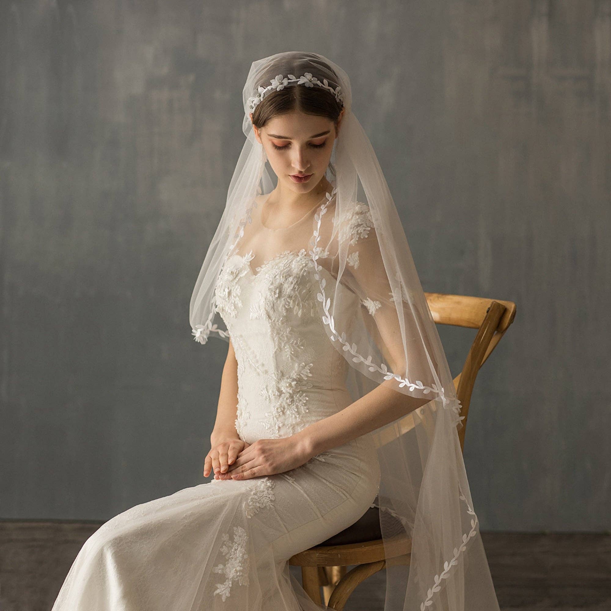 LanLivia - Wholesale Veil - Women's - Elegant Hat Style Bridal Veil with Leaf Lace Lining - Iron Before Use3