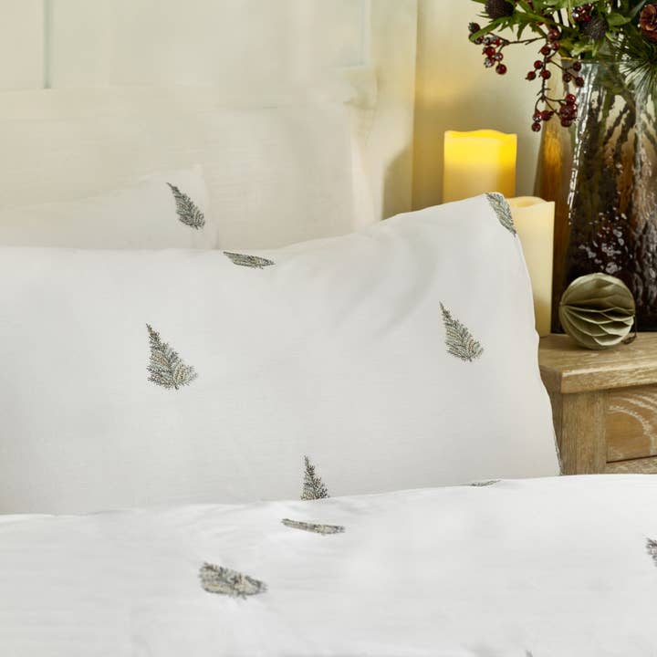 Winter Forest Cotton Duvet Cover Set White/Forest green for wholesale on Faire1