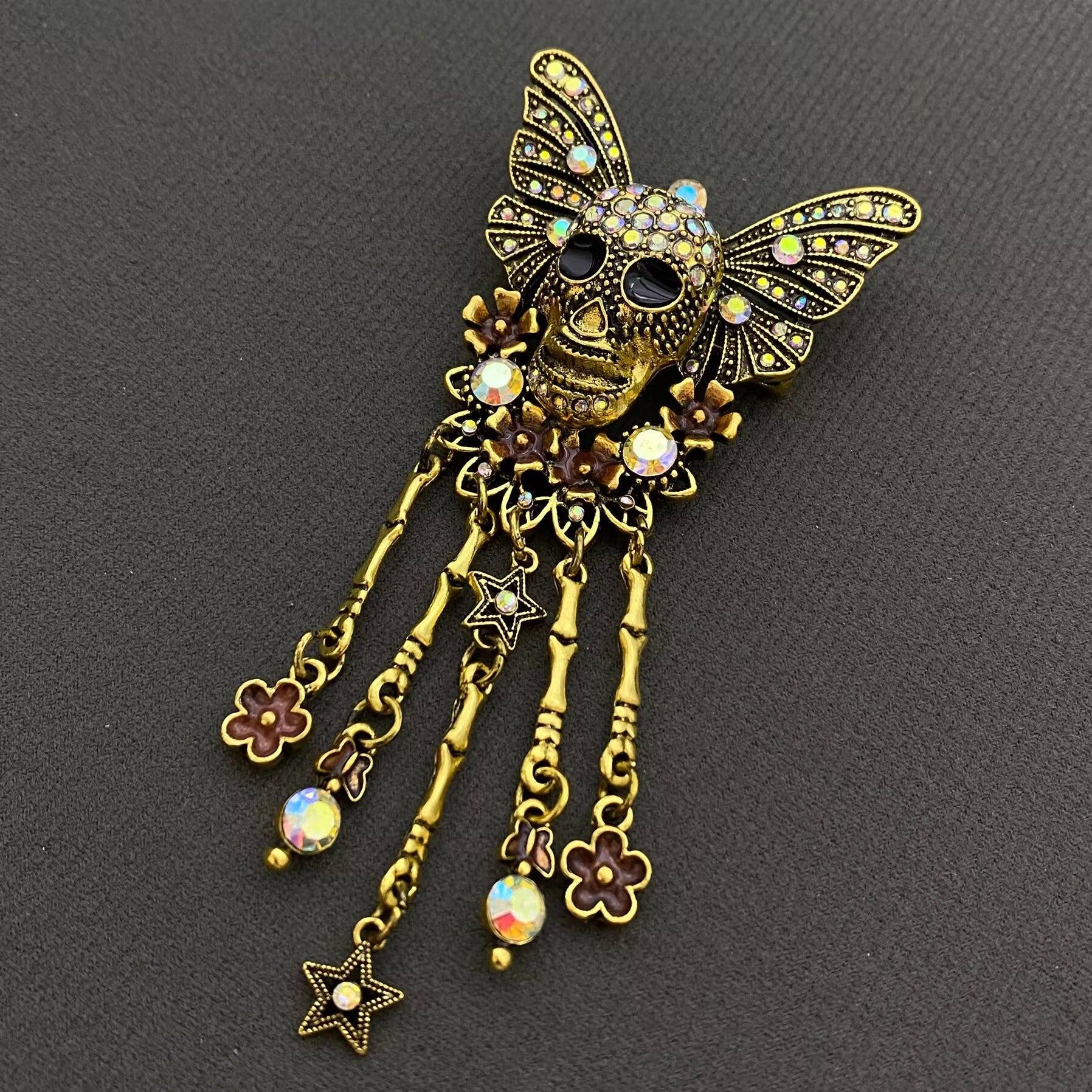 Mio Queena - Vendita all'ingrosso Spille - Spilla Vintage a Forma di Teschio con Farfalla Incastonata di Strass0