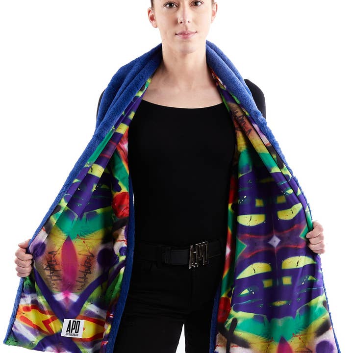 Amy Page DeBlasio - Vente Écharpe – femme - Écharpe en fausse fourrure à imprimé graffiti et fourrure bleue2