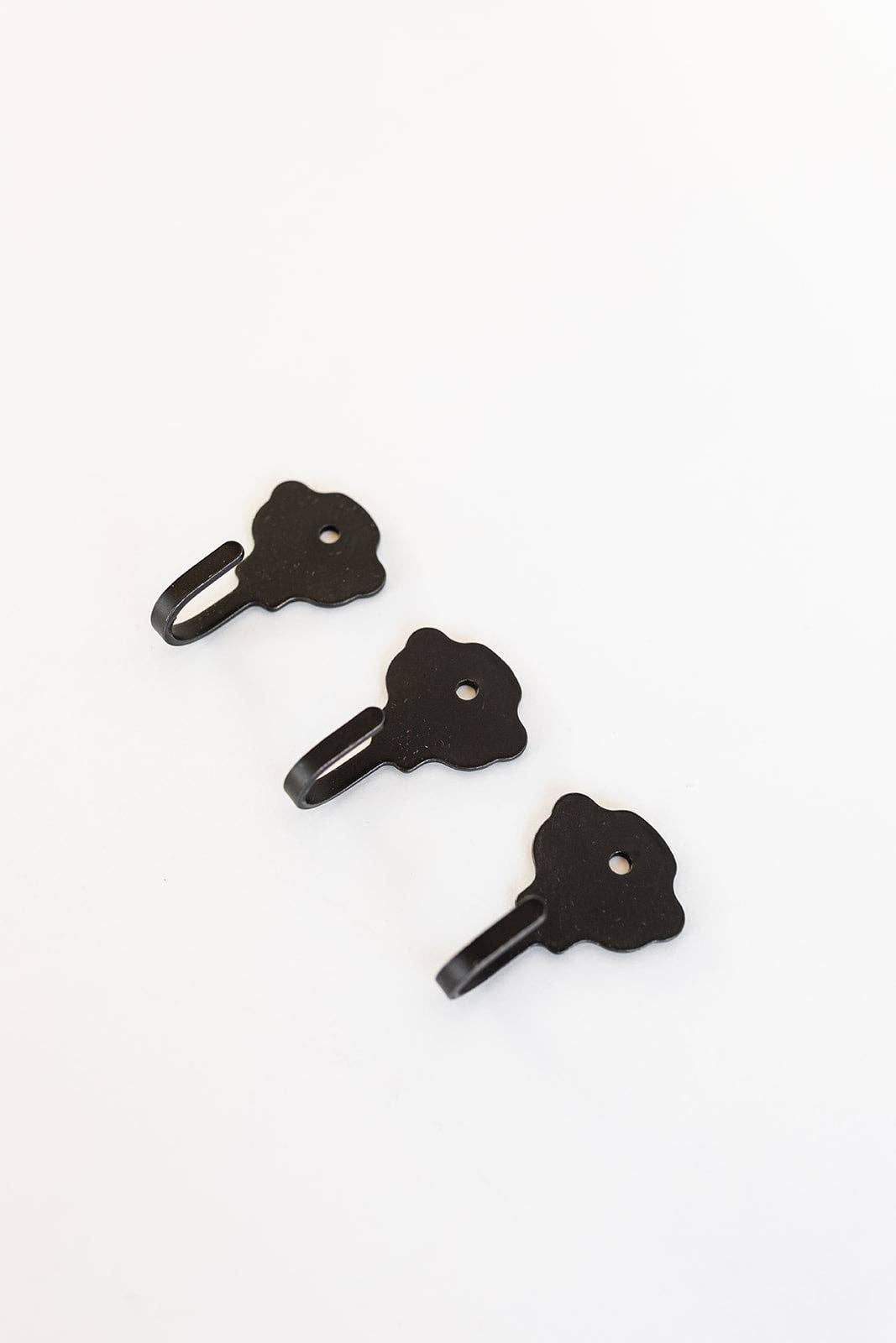 Millstream Home - Venta al por mayor Ganchos de pared - El Gancho Cottage - Juego de 33