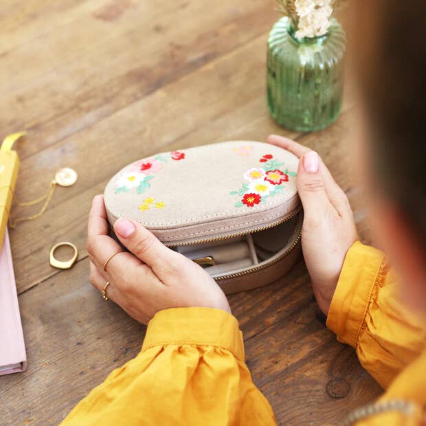 Lisa Angel - Wholesale Jewelry Box/Organizer - Embroidered Flowers Oval Velvet Jewellery Box