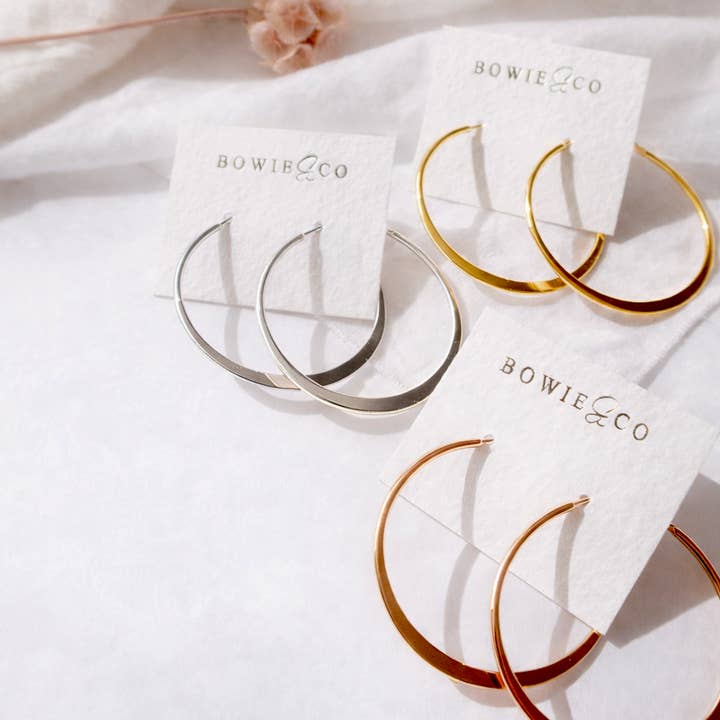 Grands cerceaux remplis de 18 carats pour la vente par Bowie & Co