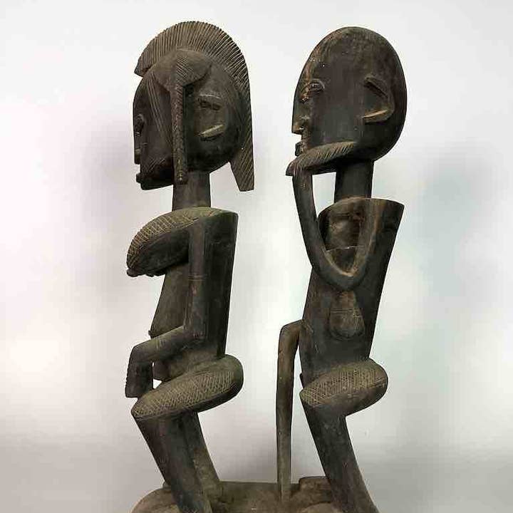 Dogon In-Line Primordial Par Forfader Spirit Statue | 23" for engroshandel hos The Niger Bend