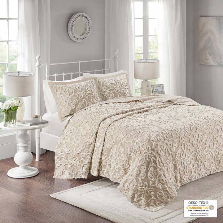 Ensemble de couvre-lit 3 pièces en coton tufté Taupe pour la vente par Greenwestons