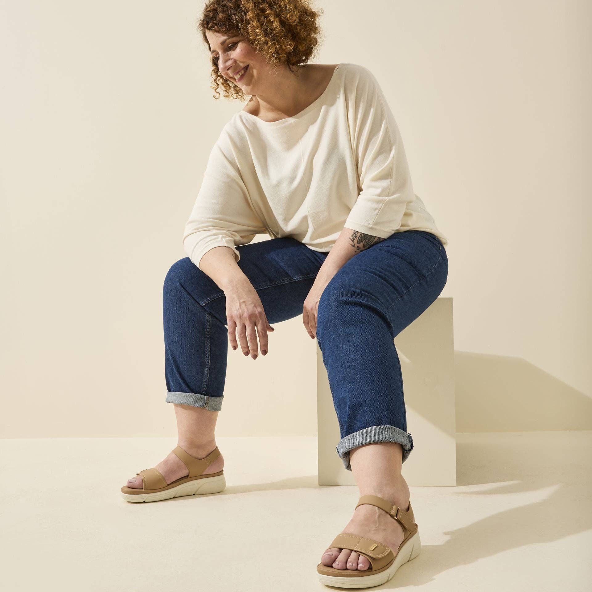 Gabylou - Wholesale Sandals - Women's - Adjustable Wide Fit Sandals H - Model Mia10