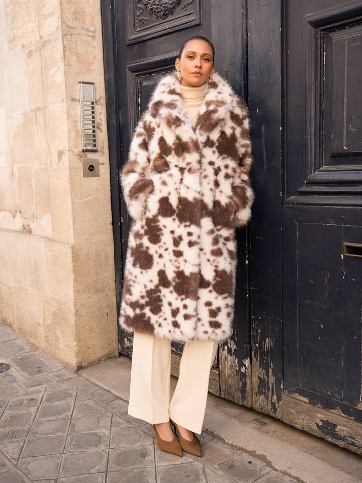 Attentif Paris - Wholesale Fur/Faux Fur Coat - Women's - Long coat in faux cow print fur0