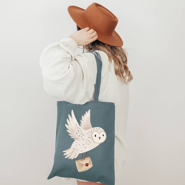 Cloth bag owl snowy owl with letter jute bag reading forest for wholesale by Tilda&Theo