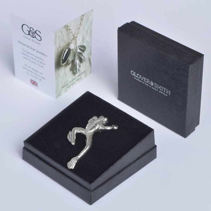 Glover & Smith - Venta al por mayor Broches - Broche de rana, regalo de rana de peltre inglés1