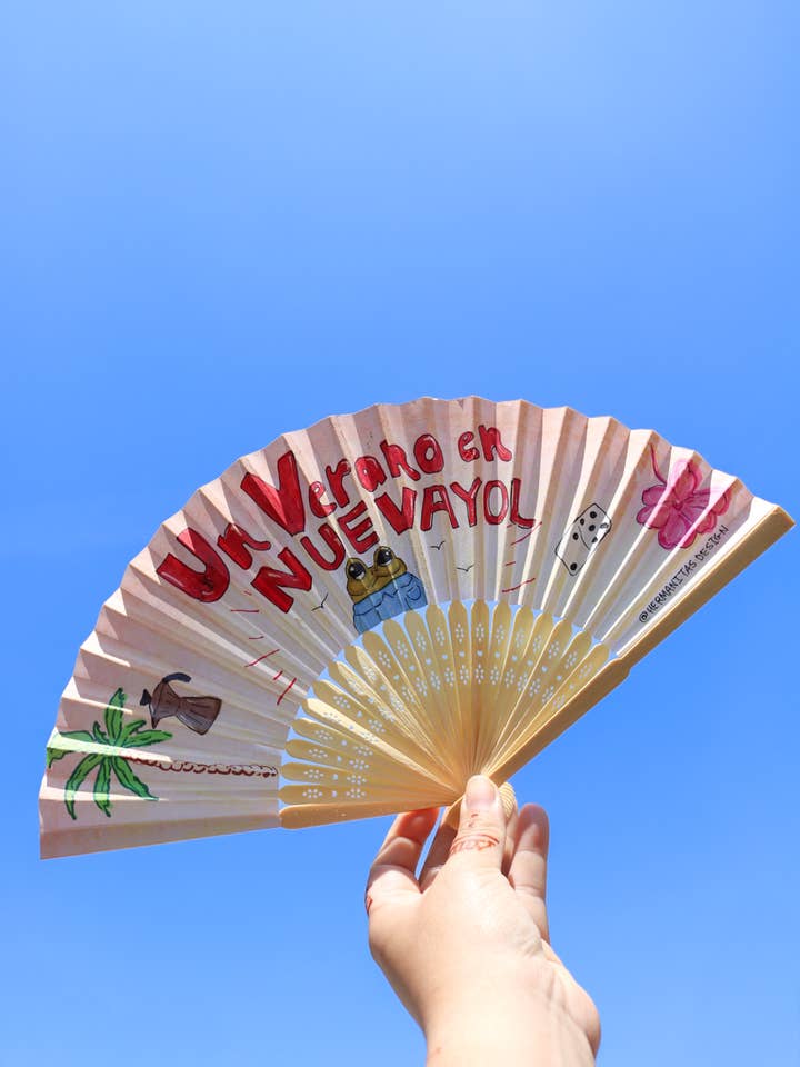 Un Verano En Nuevayol Håndmalet Håndvifte for engroshandel hos Hermanitas Design