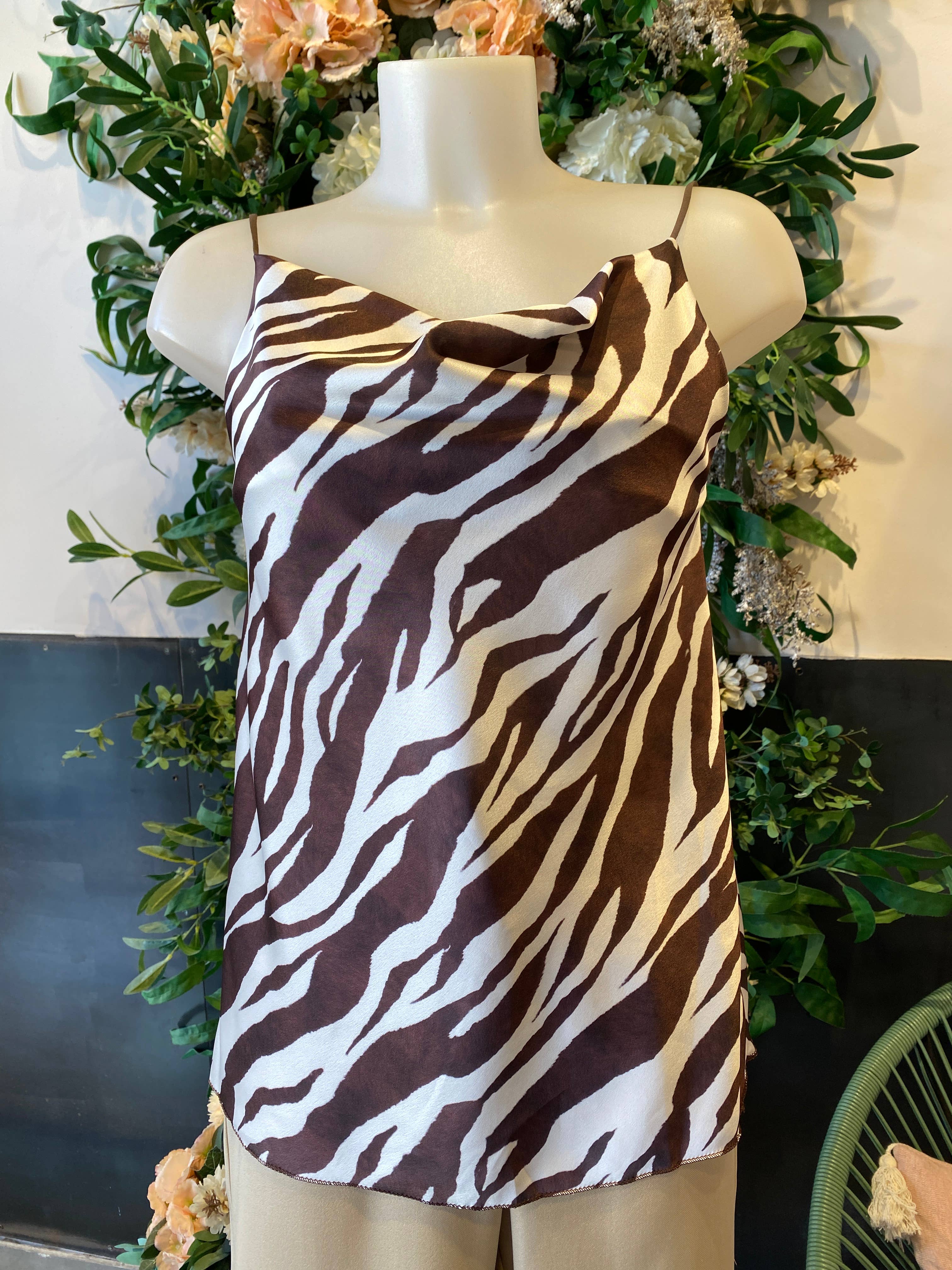 MAGNVS - Venta al por mayor Blusa - Mujer - 3353 TOP DE TIRANTES CON ESTAMPADO DE VACA 0