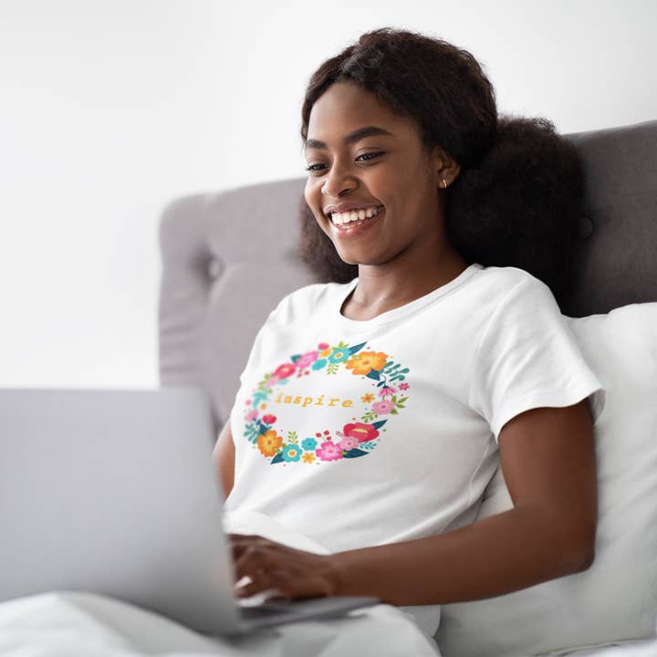 Inspire Floral Wreath Kurzarm-T-Shirt für Damen für den Großhandel von inspire