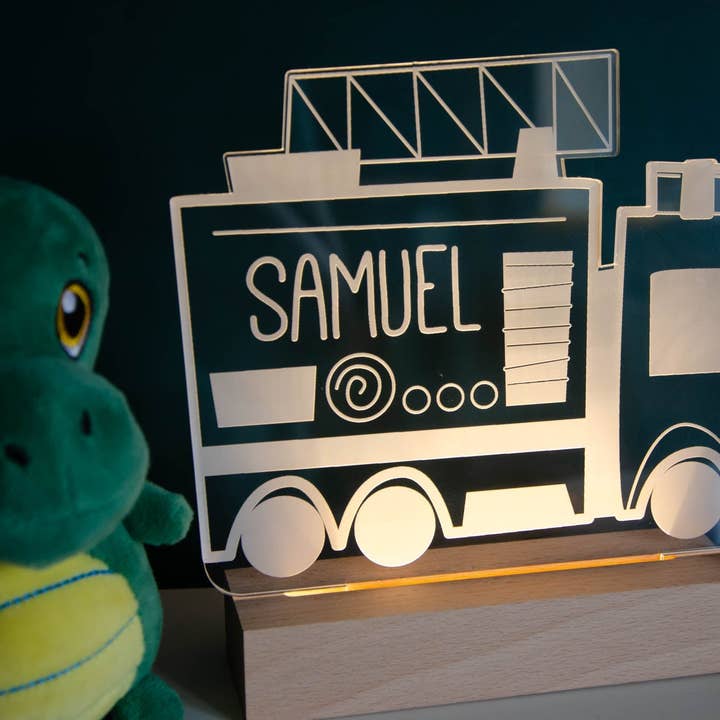 Brandbil personliggjort børneværelseslys for engroshandel hos Birch and tides