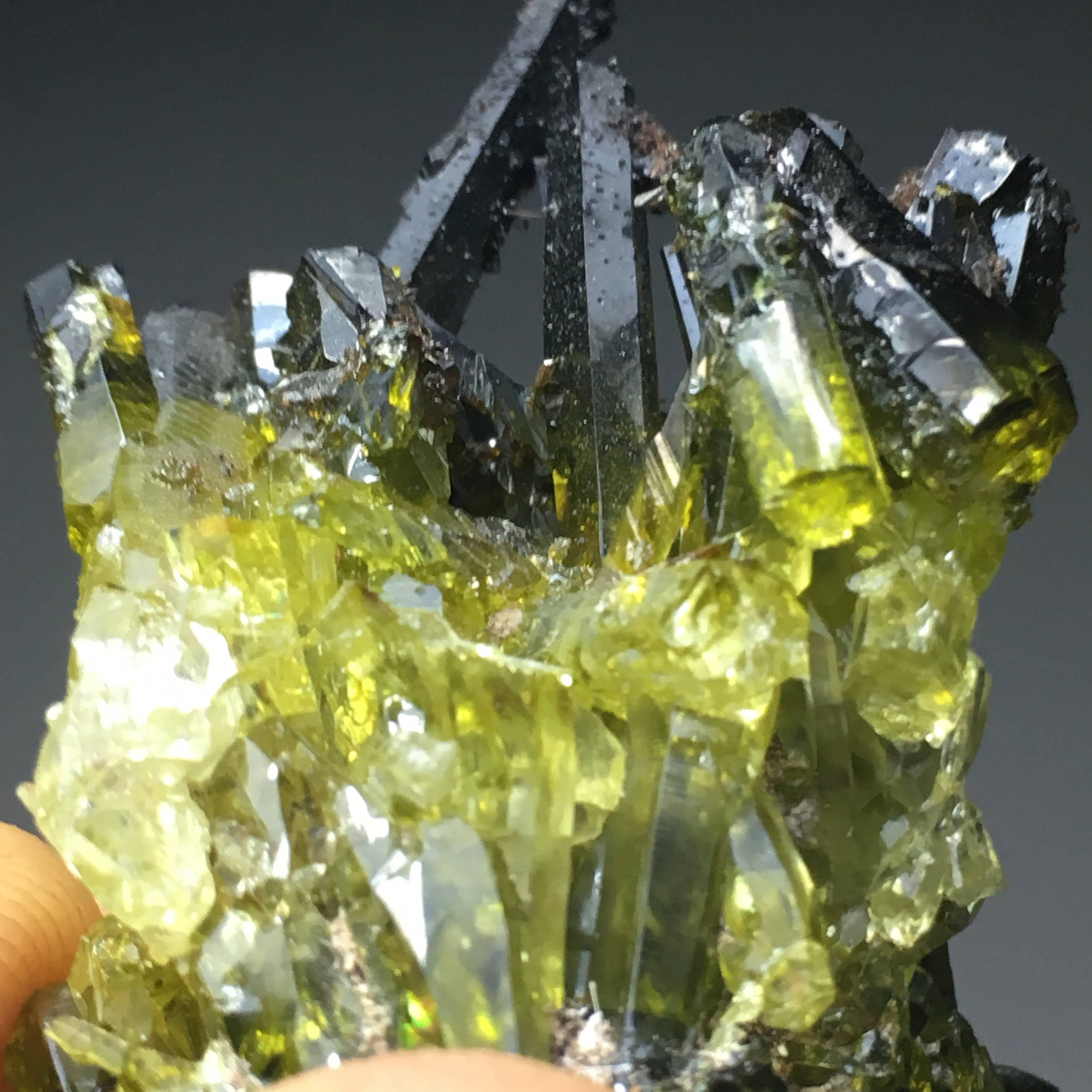 Wildheart Crystals - Wholesale Spiritual Stone/Crystal - BIG 64g Blacklight fluorescent Zincite Cluster1