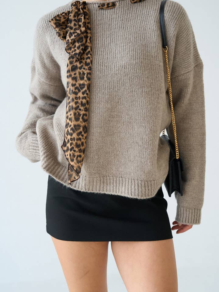 Stickad oversize-tröja med leopardmönstrad sjaldetalj för wholesale av Design company-Fatma Balkir