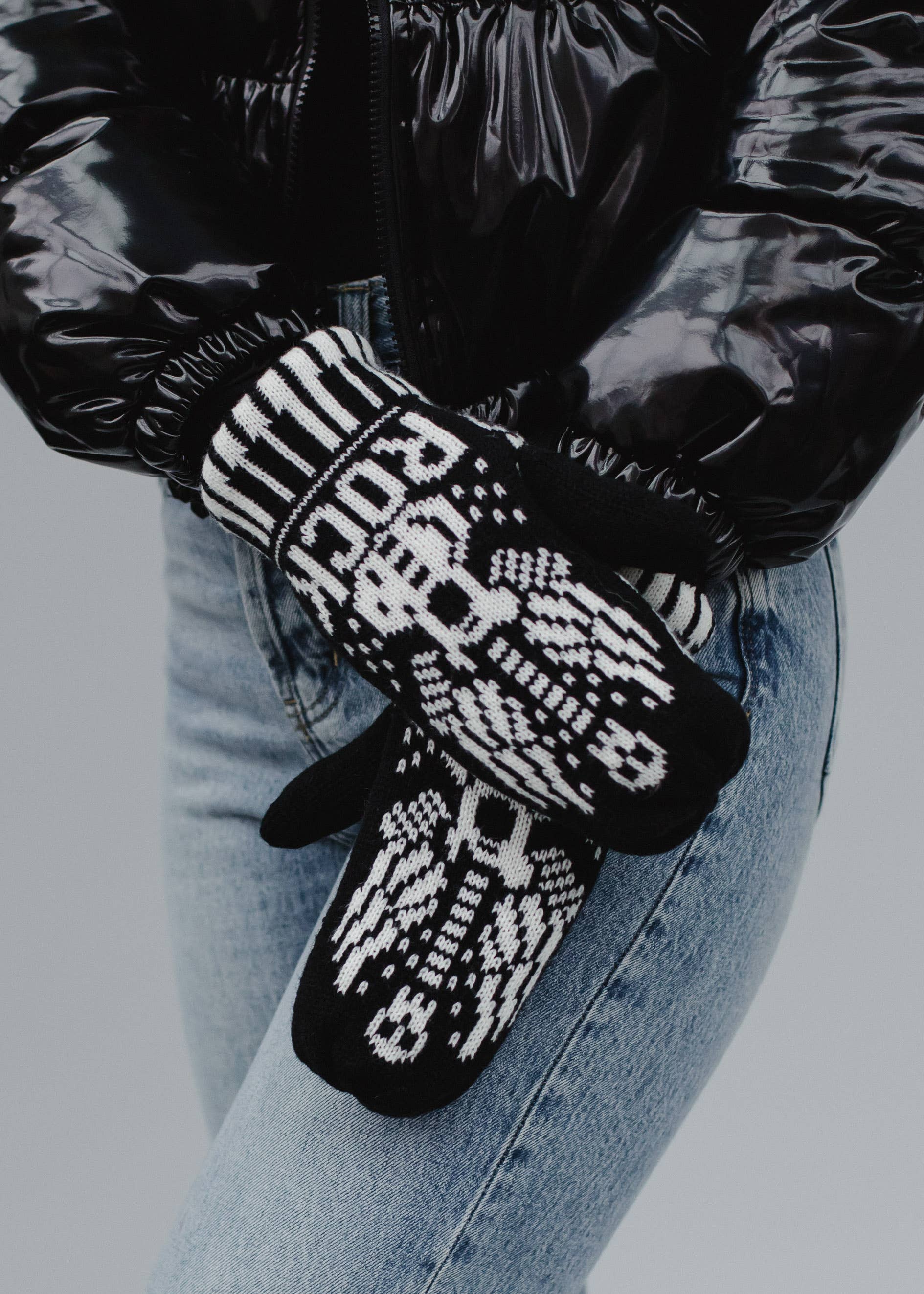 Panache Apparel Co. - Venta al por mayor Manoplas - Mujer - Manoplas Rock en blanco y negro1