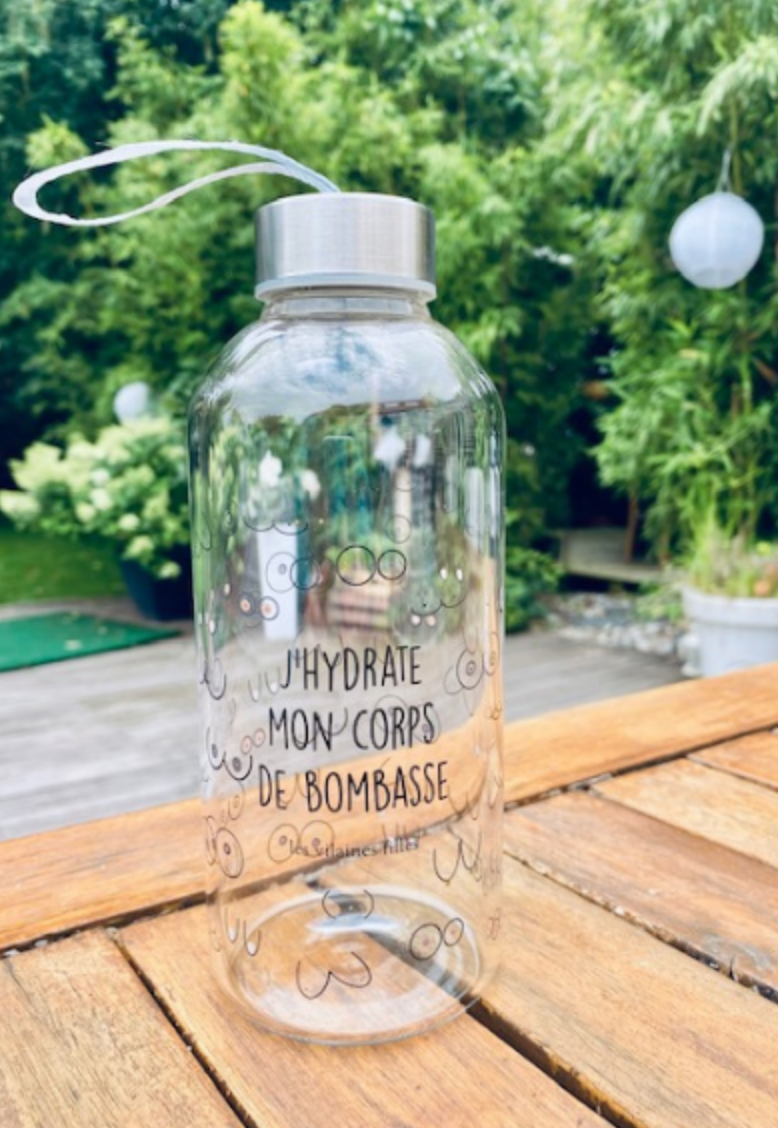 Les Vilaines Filles – copos e garrafas térmicas por atacado – Garrafa de vidro "Hidrato o meu corpo de bombshell"2