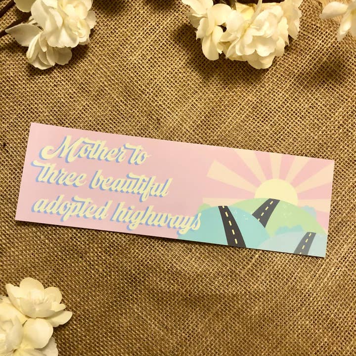 Pegatina de parachoques "Adopta una carretera": Divertido regalo para quienes no tienen hijos - Madre de tres hermosas carreteras adoptadas. para venta al por mayor de Two Cats Creatives