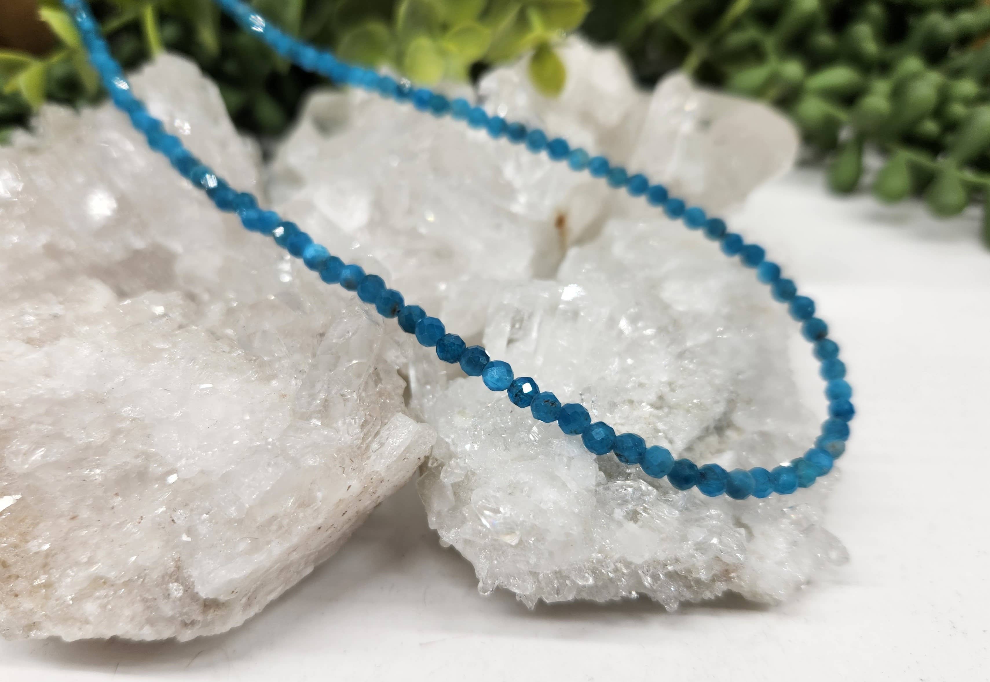 Meraki Gemstones – Engroshandel Perlehalskæde – Blå Apatit facetteret halskæde m/sølv farve resultater, 17 „L3