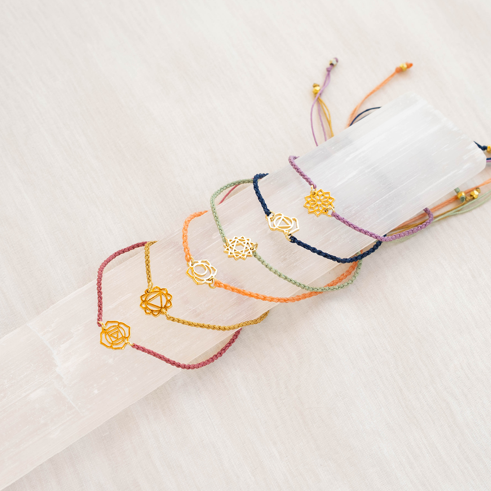 Lotus and Luna – Pulseira entrelaçada/entrançada por atacado – Pulseira Trançada Dourada do Chakra Sacral14