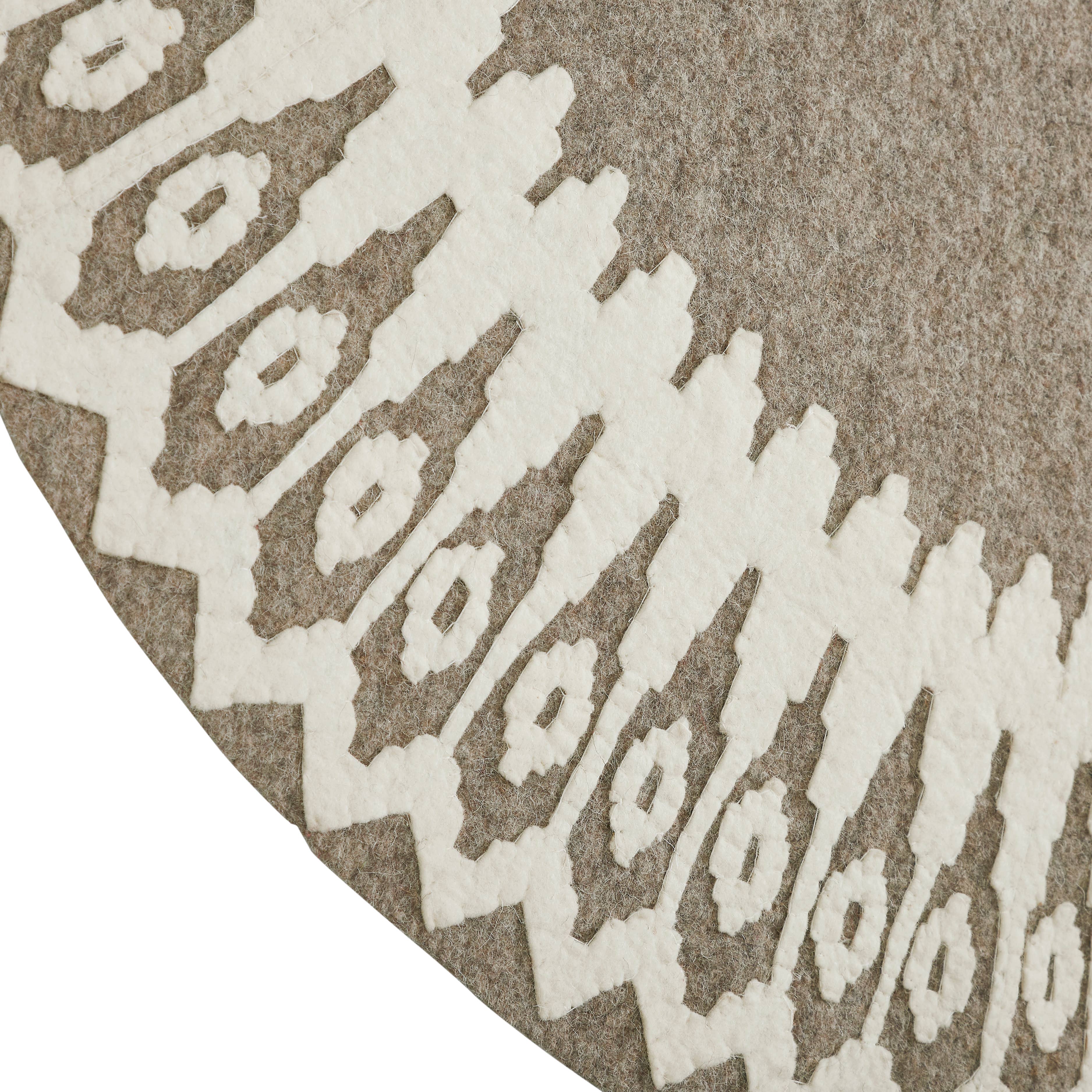 Arcadia Home – Großhandel Baumrock – Handgefilzte Weihnachtsbaumdecke aus 100 % nachhaltiger Wolle im skandinavischen Design9