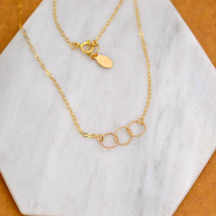 Foamy Wader - Wholesale Pendant/Charm Necklace - Trio Necklace - delicate linked three circle sister necklace