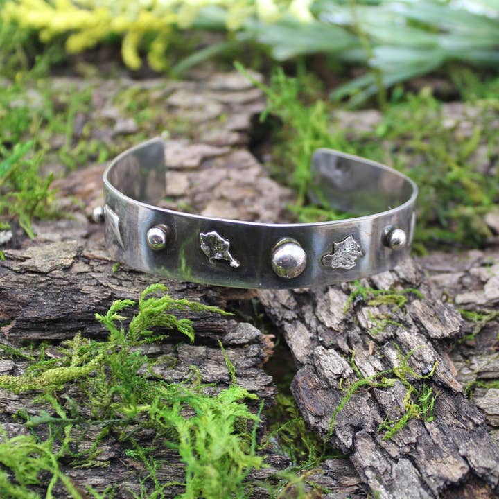 Bracciale a polsino in argento Sterling. per la vendita all'ingrosso da parte di Halie & Co