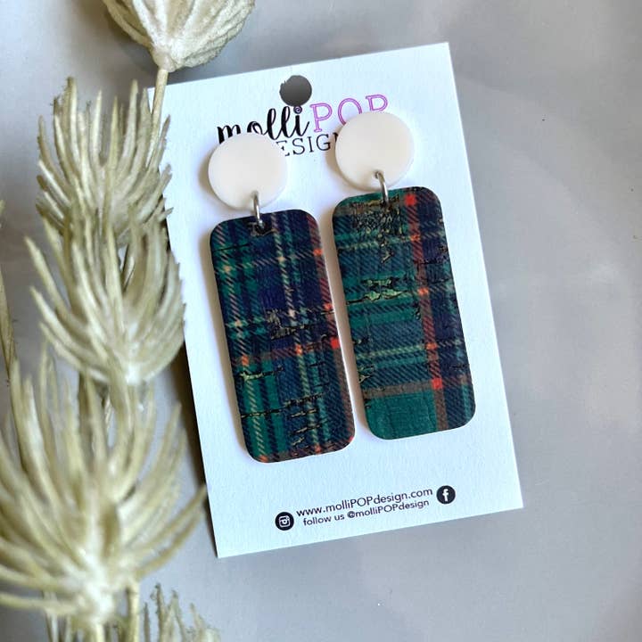 Orecchini rettangolari a quadri verdi con borchie color crema per la vendita all'ingrosso da parte di molliPOP Design