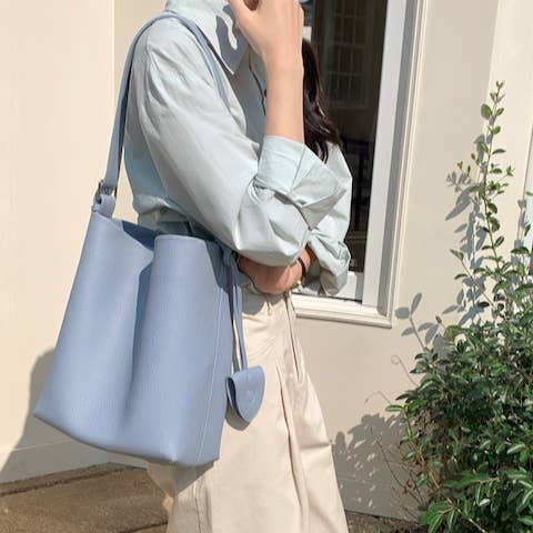 Pretty Persuasions - Wholesale Tote Bag - Women's - P25049 One-Shoulder Tote Bag w/Matching Bag Charm