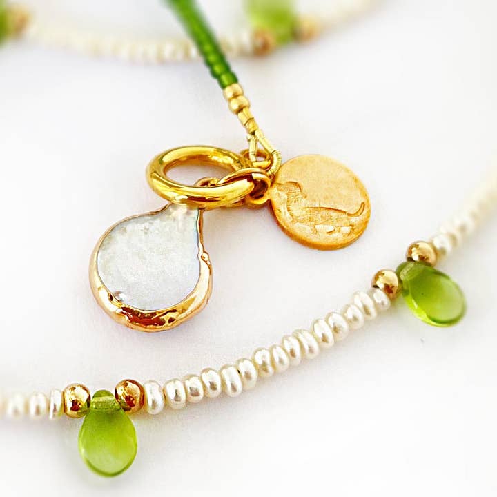 2021-K01-00001 Collana e bracciale avvolgente Petite Marie - Bianco - Verde Oliva - Perle - Oro per la vendita all'ingrosso da parte di Petite Marie Jewelry