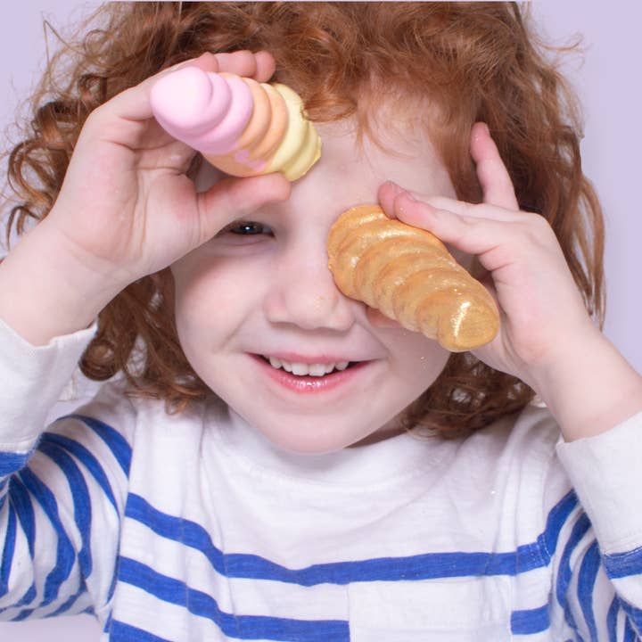 TWEE made for little hands - Vente Craies - CORNES DE NARVAL ET DE LICORNE | FENDUES | CRAIE DE TROTTOIR FAITE À LA MAIN6