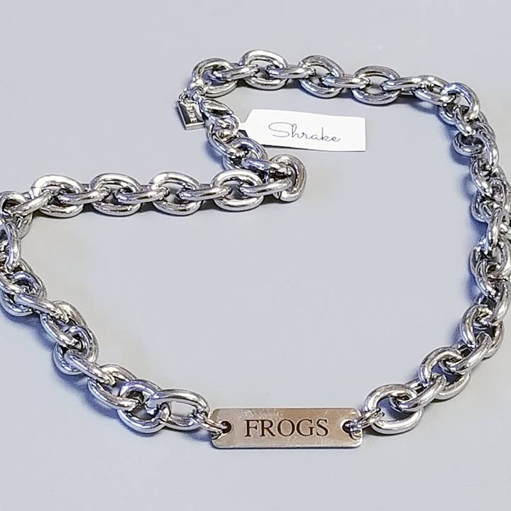 TCU Horned 'Frøer' navneplade halskæde for engroshandel hos Shrake Culture