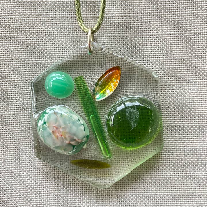 Flowers Green Pendant for wholesale by Retro Ruby Jewels
