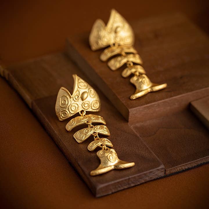 LanLivia - Venta al por mayor Pendientes colgantes - Pendientes de espina de pescado gruesa chapados en oro: pieza llamativa de inspiración vintage