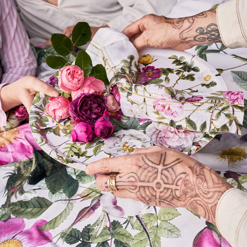 Koustrupco – wholesale Table runner – Rose Flower Garden Table runner in linen- made in Europe1