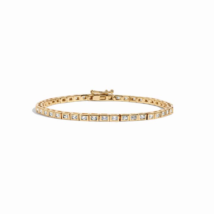Bracelet tennis avec pierres baguette serties pour la vente par Sami Jewels