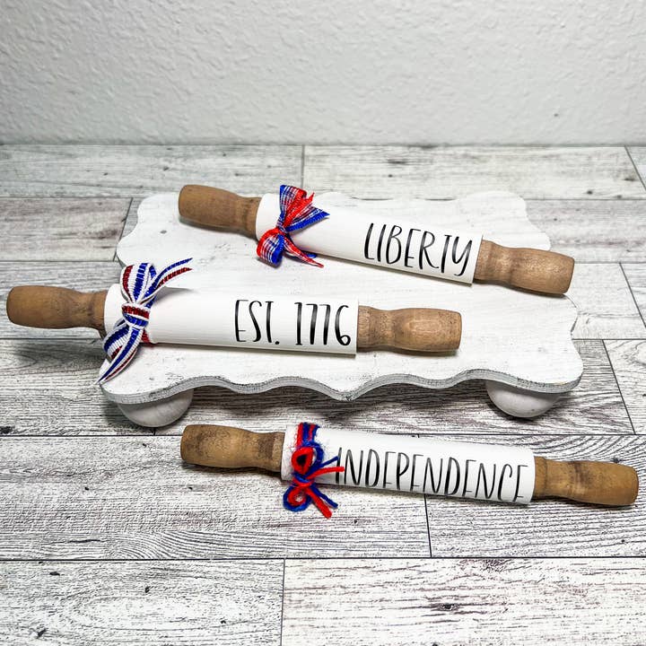 Ruaille Buaille Co – Objeto de mesa decorativo por atacado – Mini pinos de julho | Decoração patriótica | Bandeja de nível de verão1